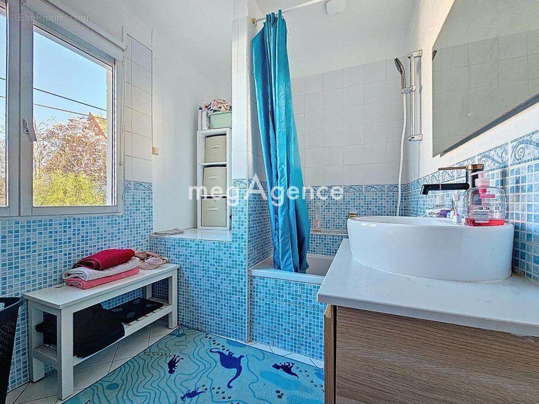 Maison à LES MUREAUX