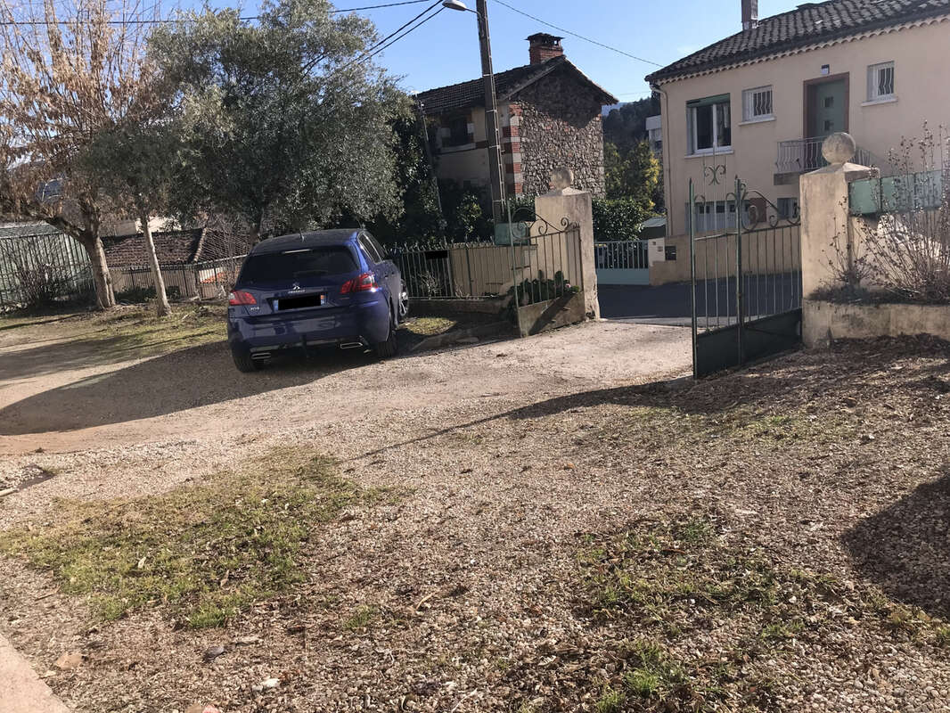 Appartement à LAMALOU-LES-BAINS
