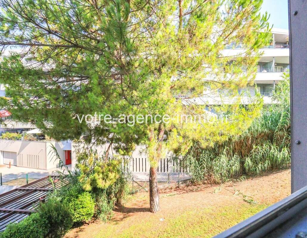 Nice ouest- 4 pièces traversant avec terrasse, possibilité garage  et cave – RÉSIDENCE RÉCENTE - photo 9