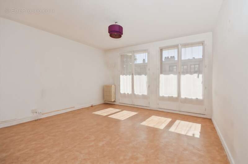 Appartement à FRESNES