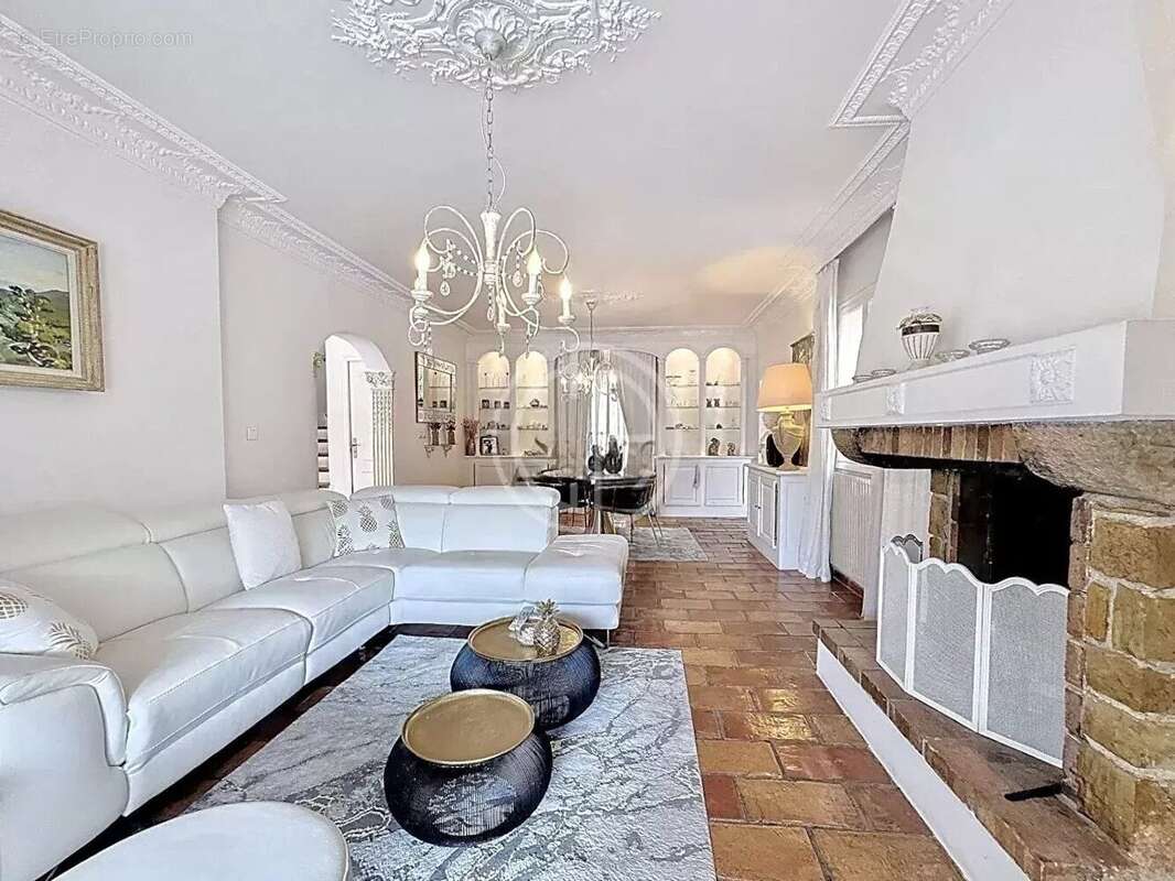 Maison à MOUANS-SARTOUX