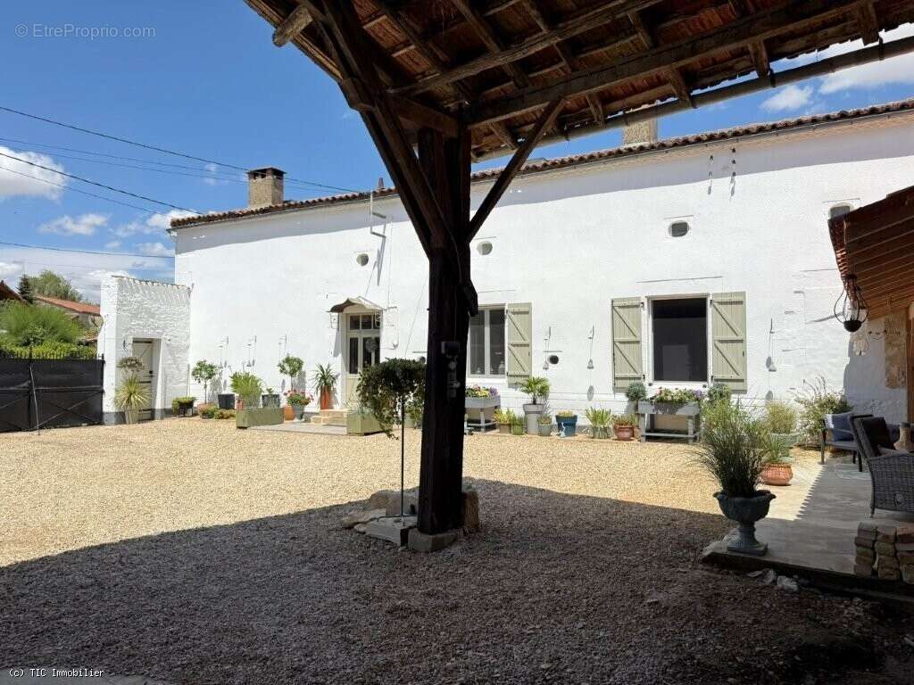 Élégante Demeure De Caractère En Pierre Avec Prestations Haut De Gamme Et Potentiel D’accueil - photo 31