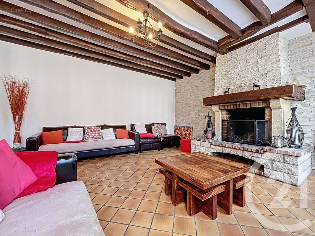 Maison 161 m² à La Chapelle-Gauthier  - photo 5