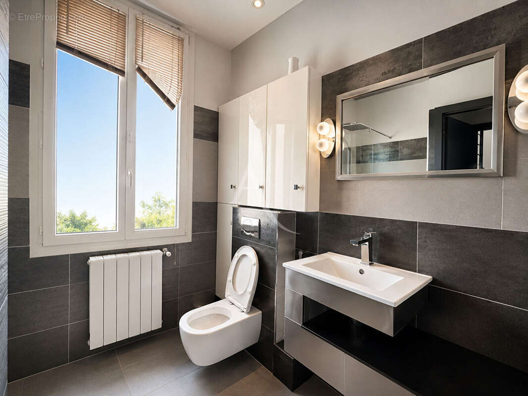 Maison familiale avec piscine, dépendance et stationnement ? Marseille 11e - photo 14