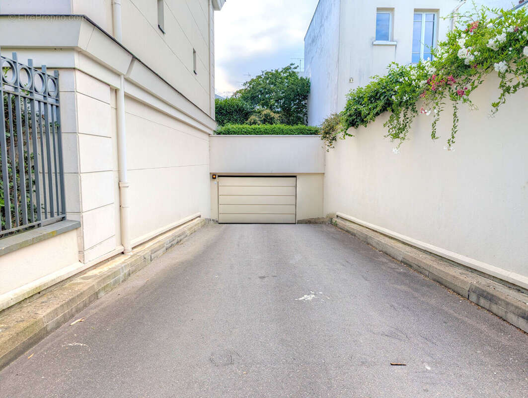 Parking à LA GARENNE-COLOMBES