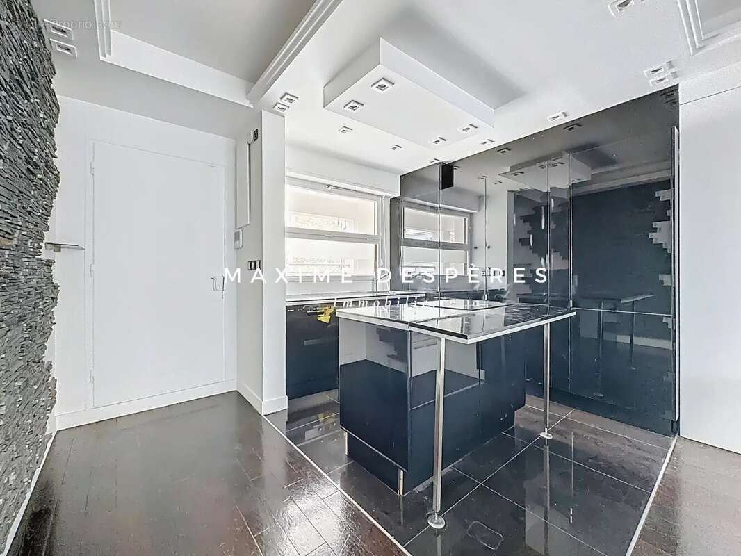 Appartement à NEUILLY-SUR-SEINE