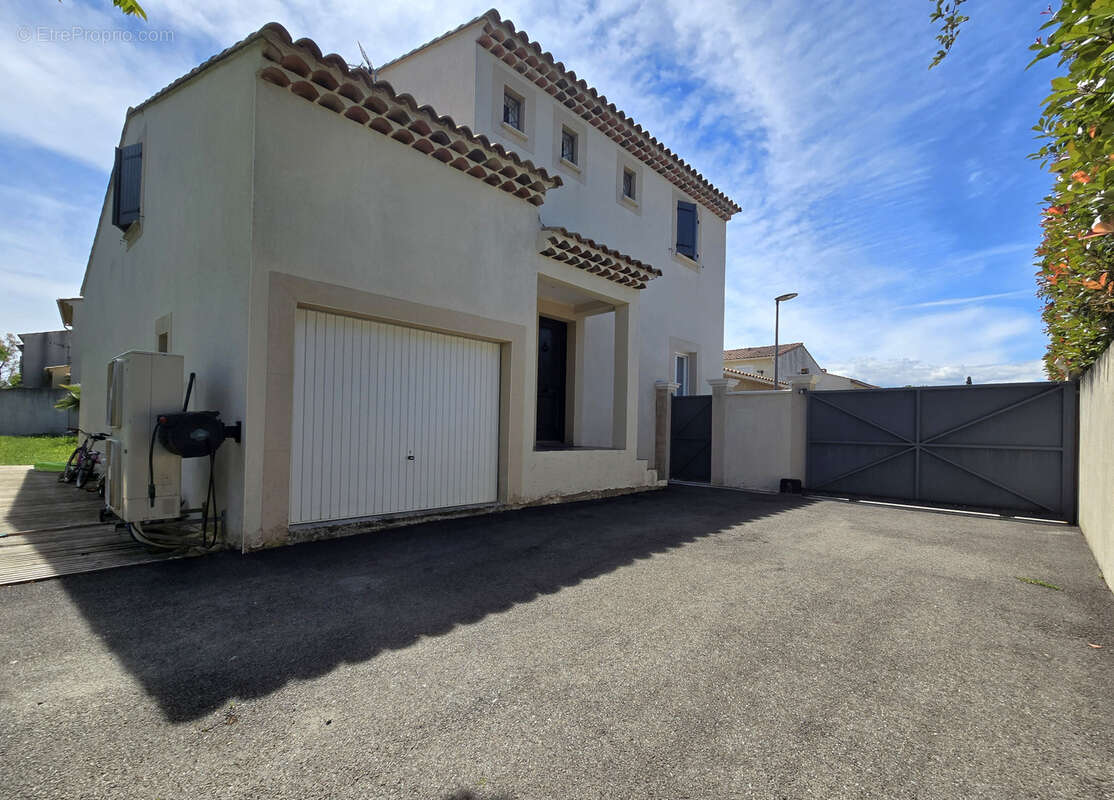 Maison à SORGUES