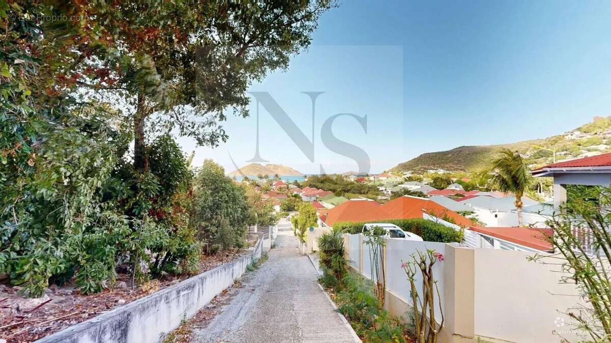 Maison à CAPESTERRE-BELLE-EAU