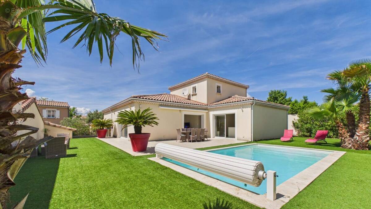 Maison à MONTELIMAR