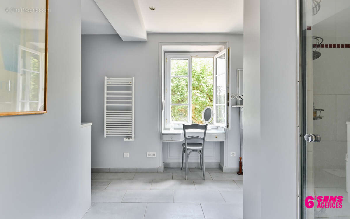 Maison à CHARBONNIERES-LES-BAINS