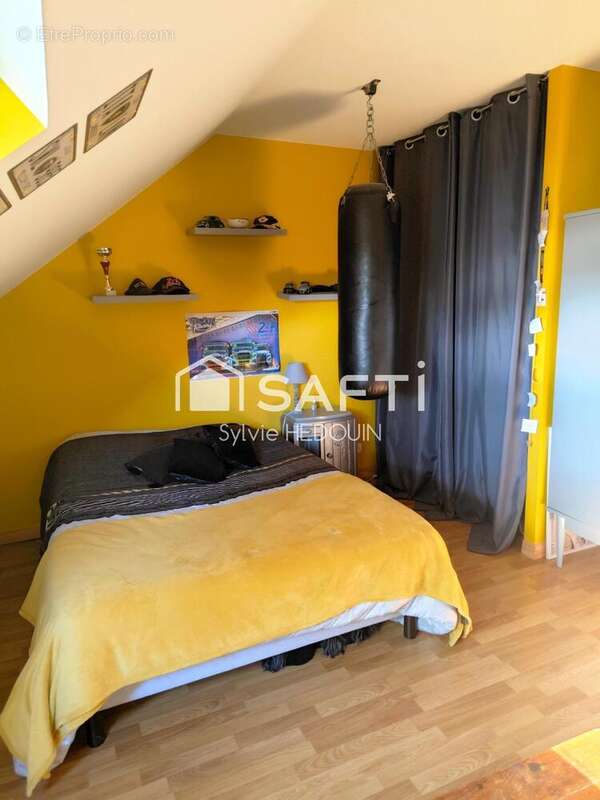 Maison 177 m² à Saint-Calais-Du-Desert  - photo 9