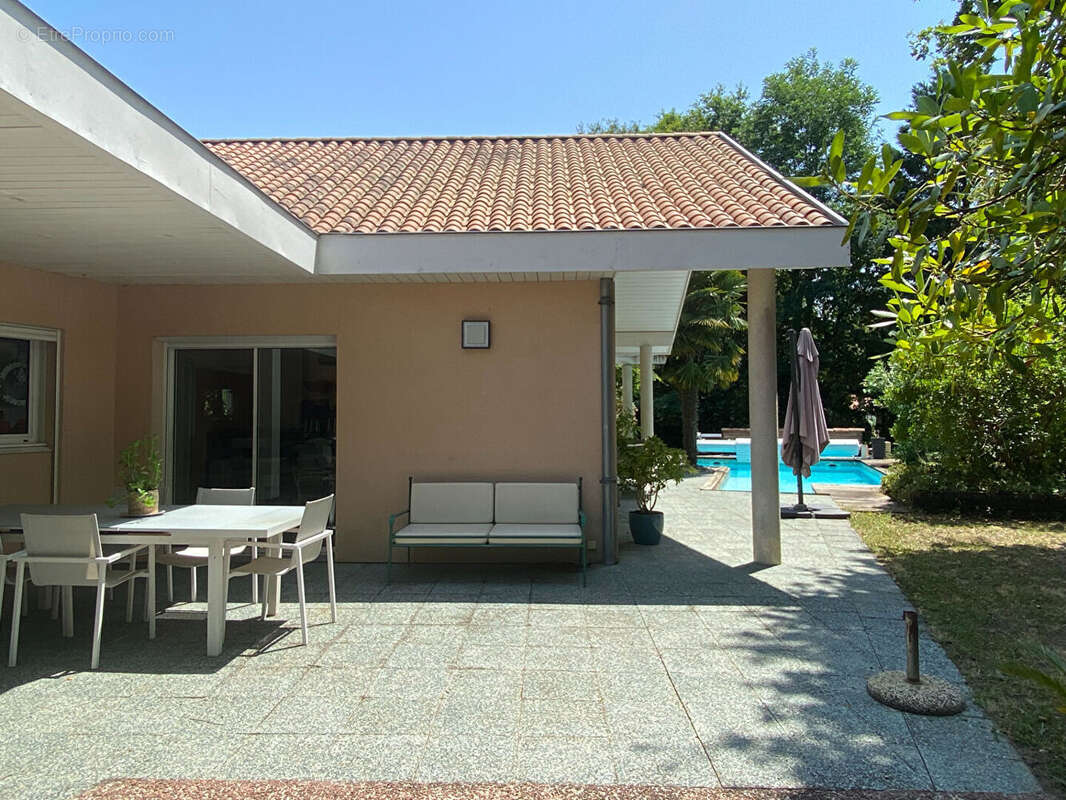 Maison à SAUGNAC-ET-CAMBRAN