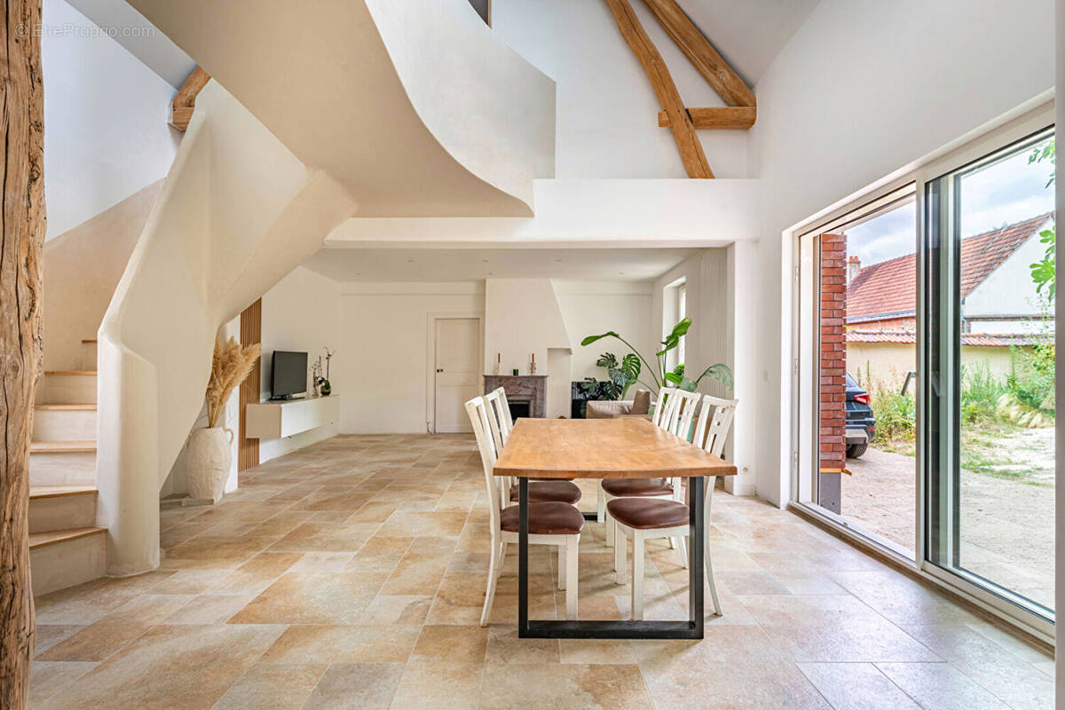 Maison à MAINVILLIERS