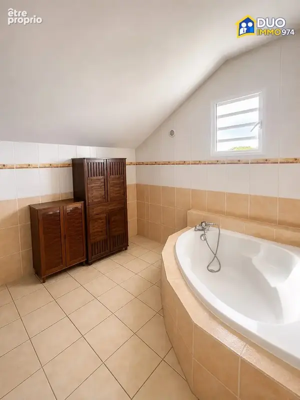 Maison 110 m² à Sainte-Suzanne  - photo 8