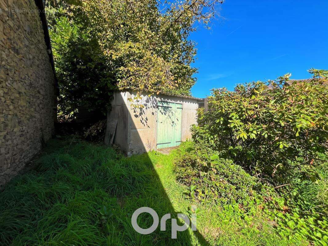 Maison à SAINT-LAURENT-LES-EGLISES