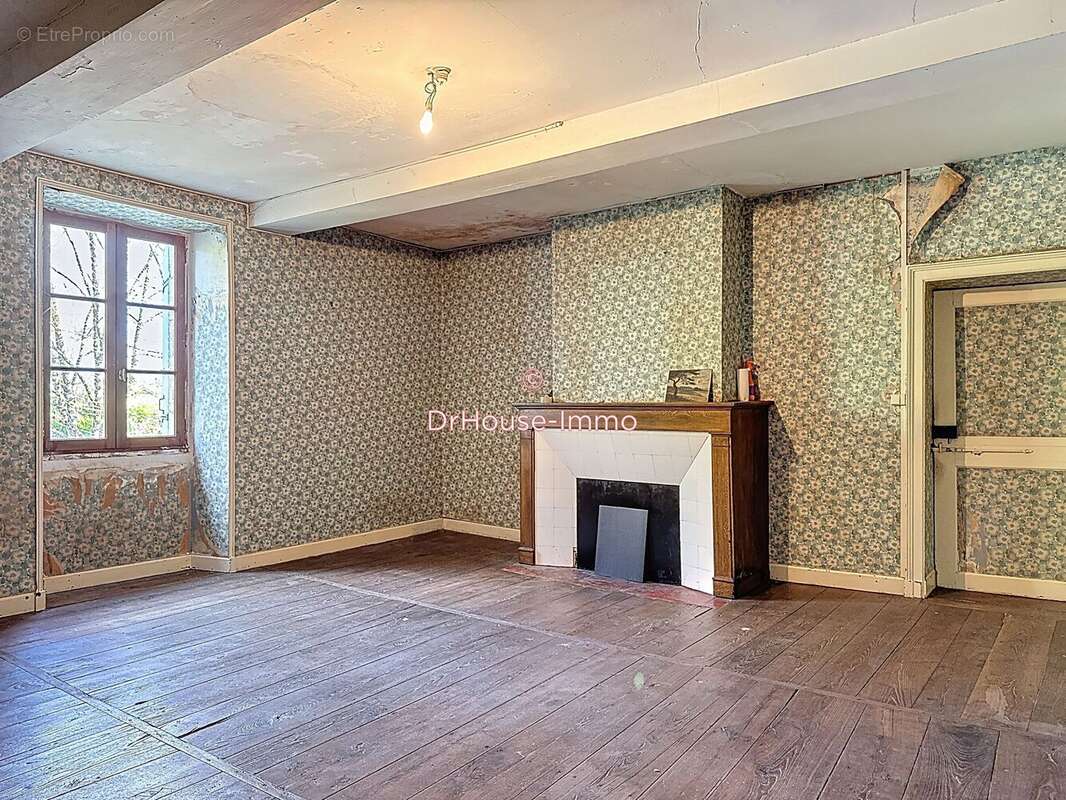 Maison à MANZAC-SUR-VERN