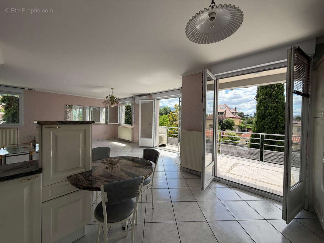 Photo 2 - Appartement à SAINT-CHAMOND