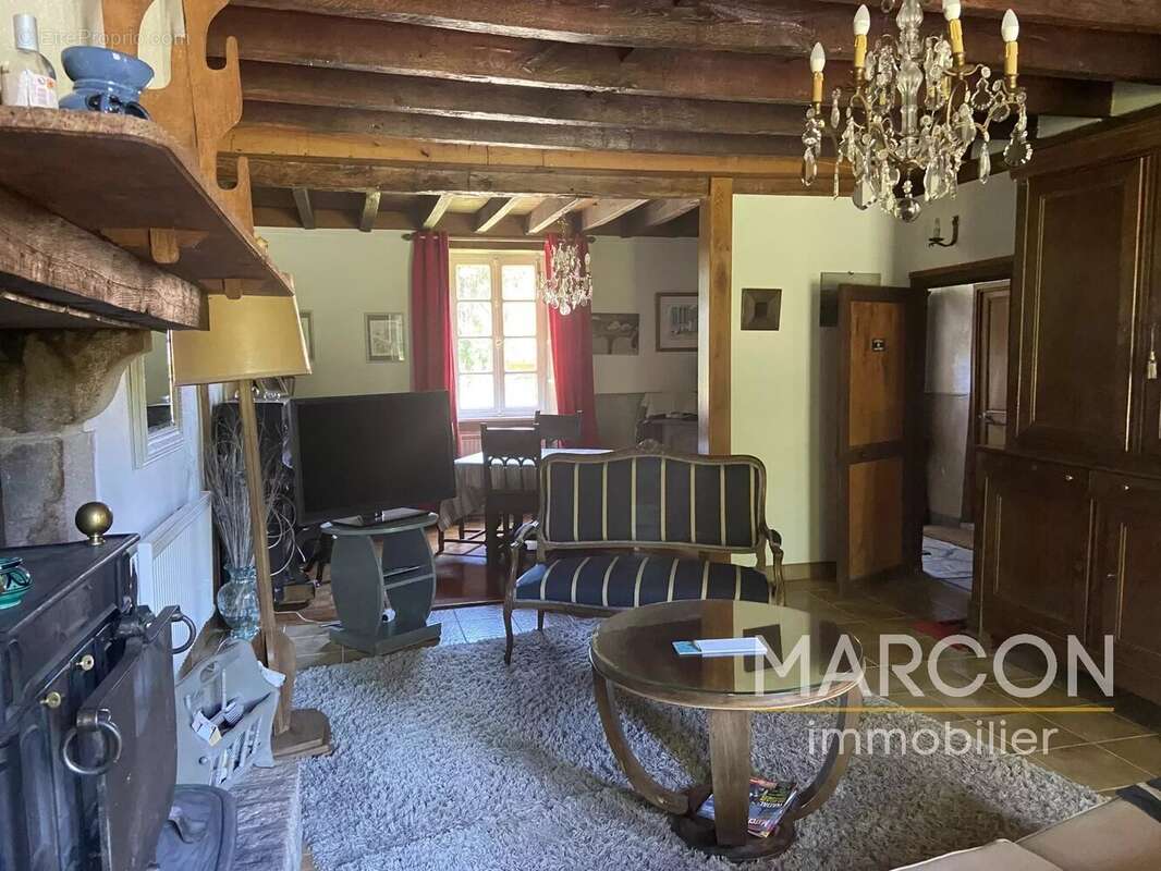 Maison à MAISON-FEYNE