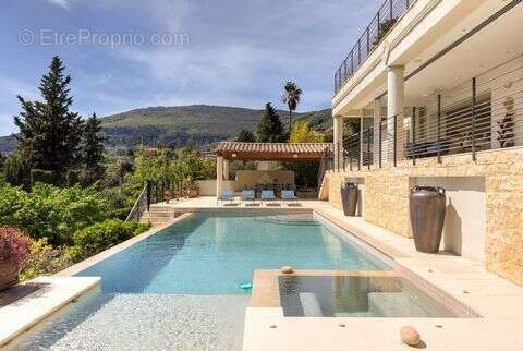 Maison 292 m² à Grasse  - photo 3