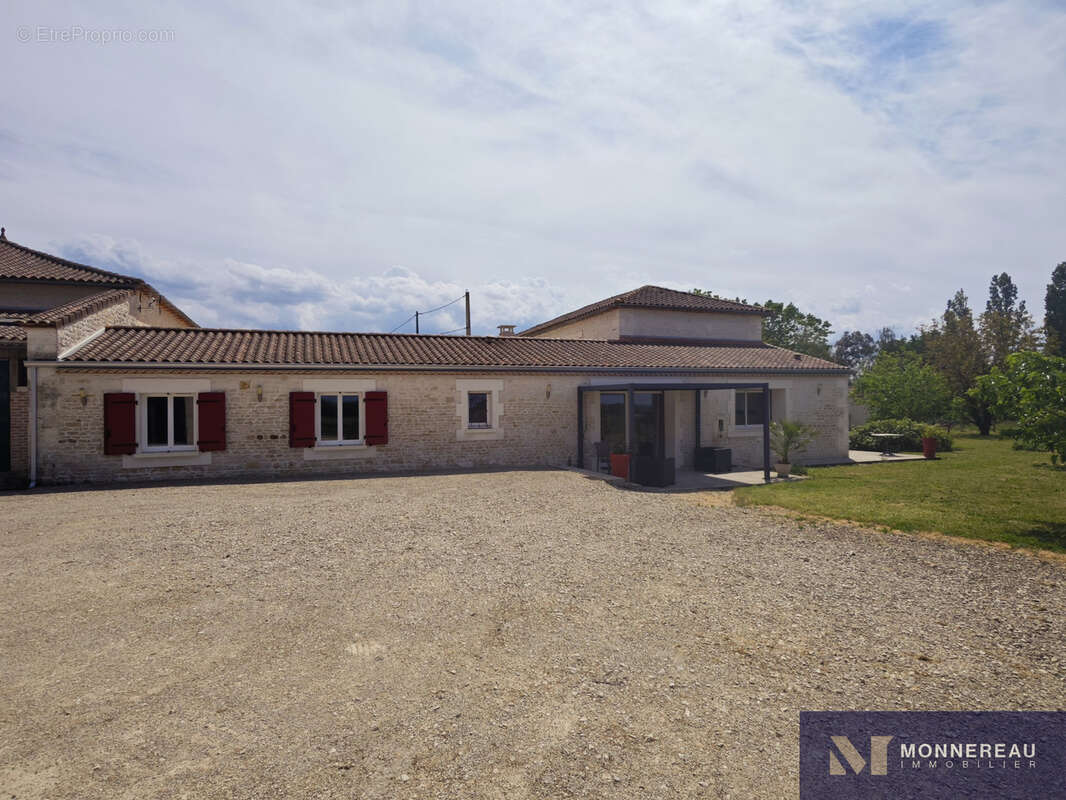 Maison à RIVIERES