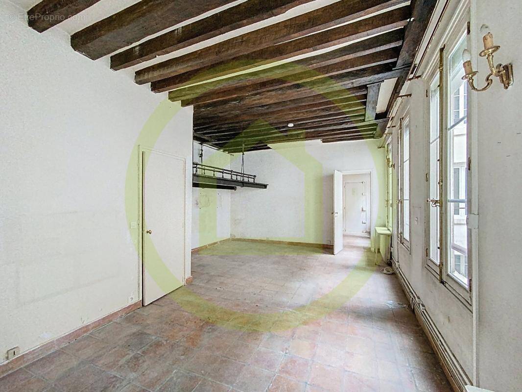 Appartement à PARIS-3E