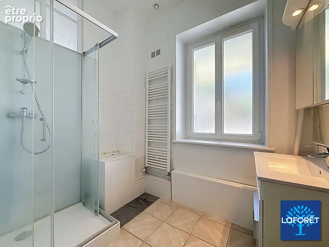 À seulement 10 minutes de Blois, laissez-vous séduire par cette maison pleine de charme. - photo 10