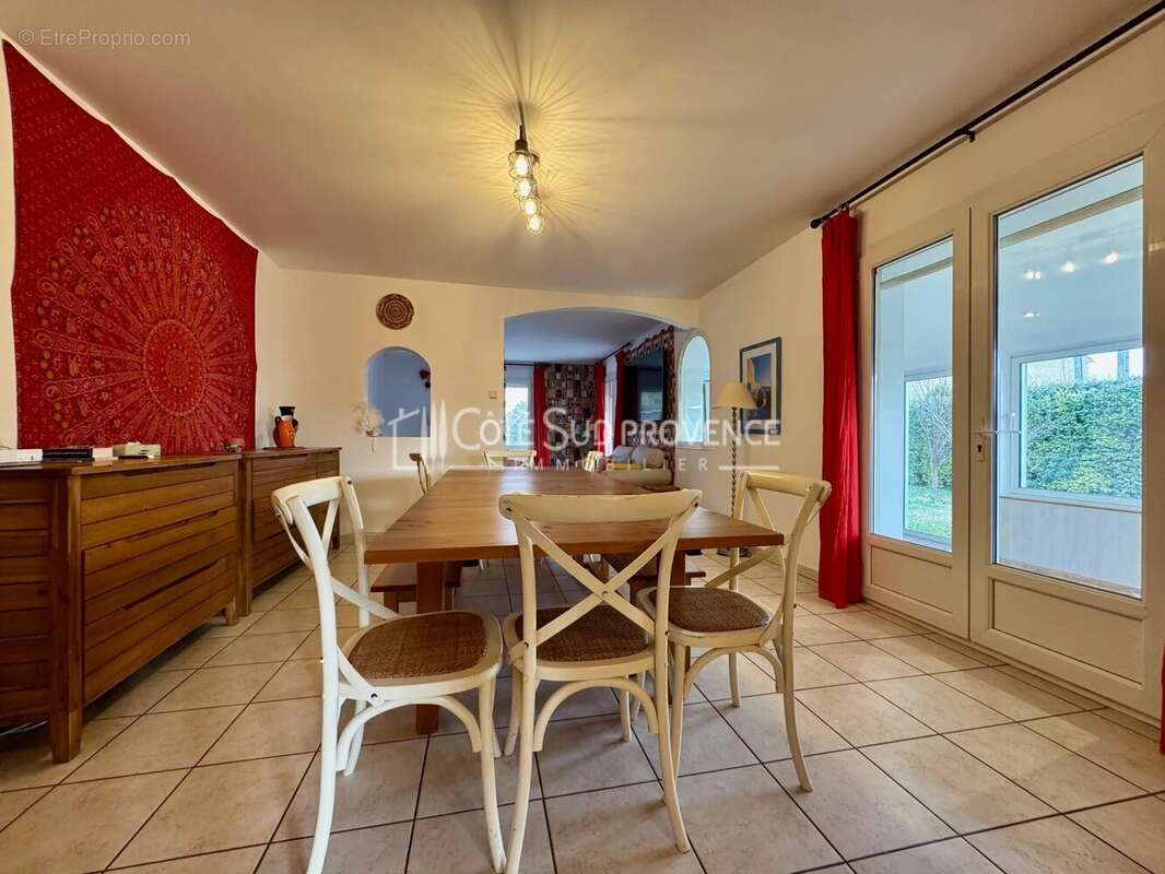 Maison à PERNES-LES-FONTAINES