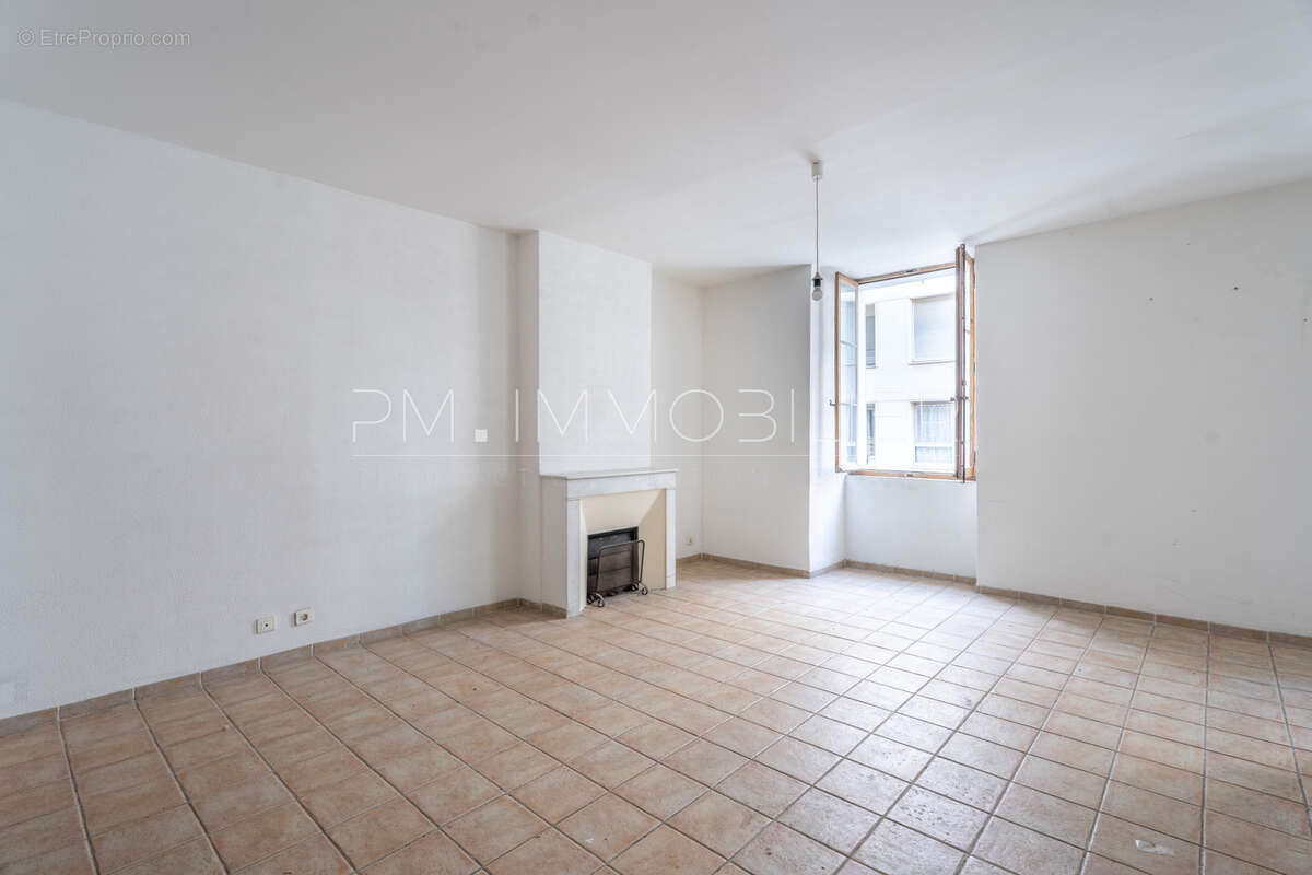 Appartement à MARSEILLE-2E