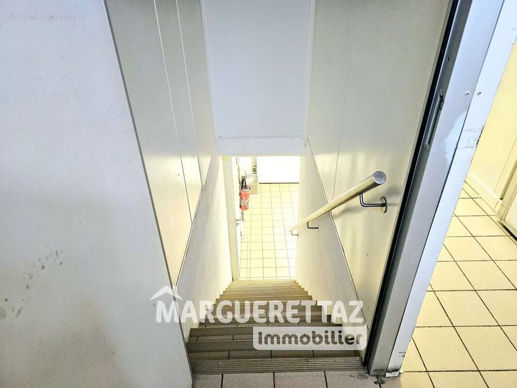 Commerce à MARIGNIER