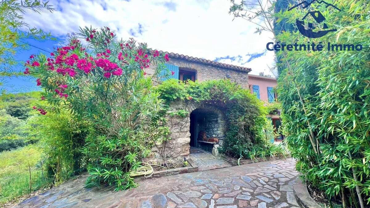 Maison à REYNES