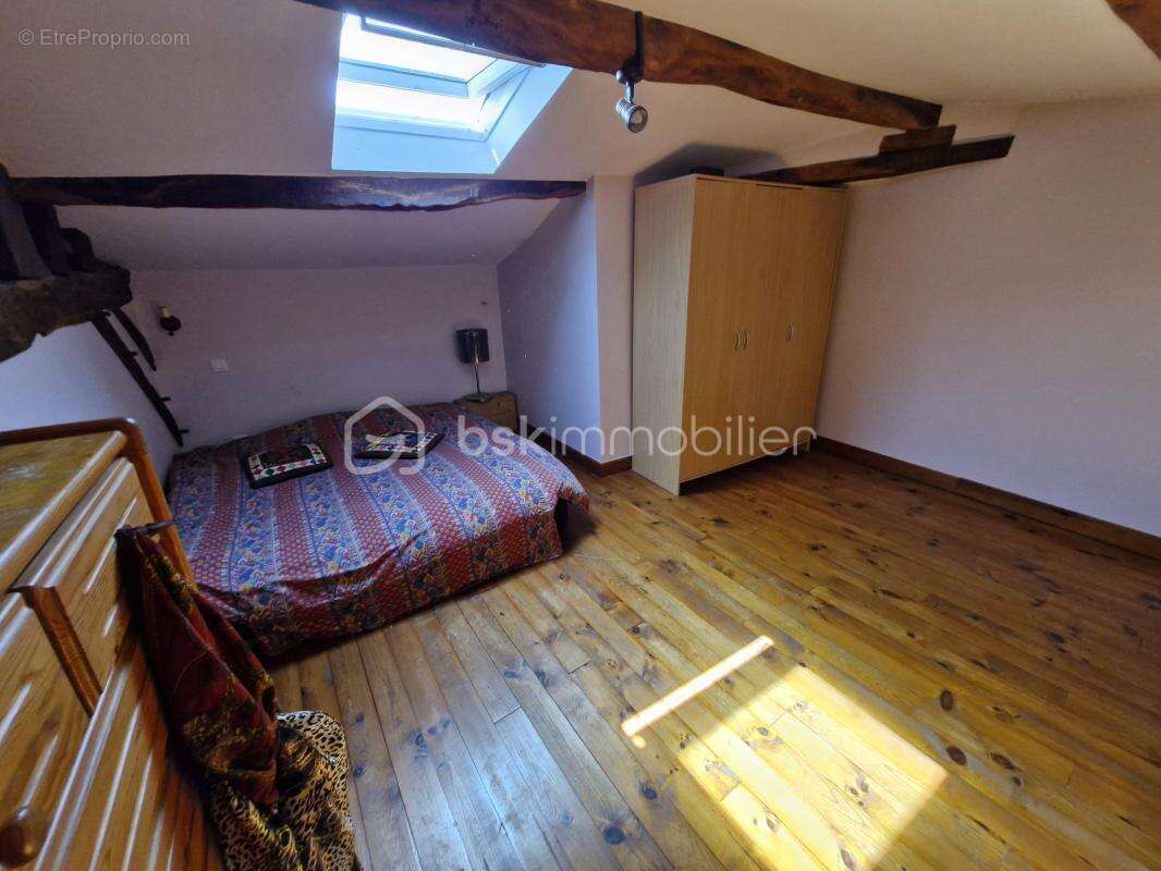 Charmante maison en pierre de 115m2 avec garage et dépendance sur son terrain clos de 800m2 à Camps-sur-l'Isle - photo 9