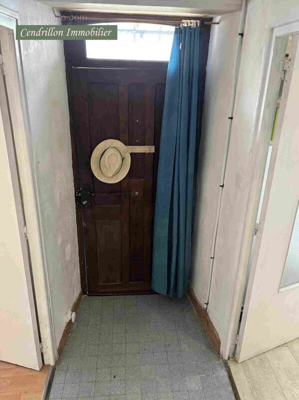 Maison de bourg en pierres, indépendante, 80m2 habitable de suite, avec cour et atelier. - photo 10