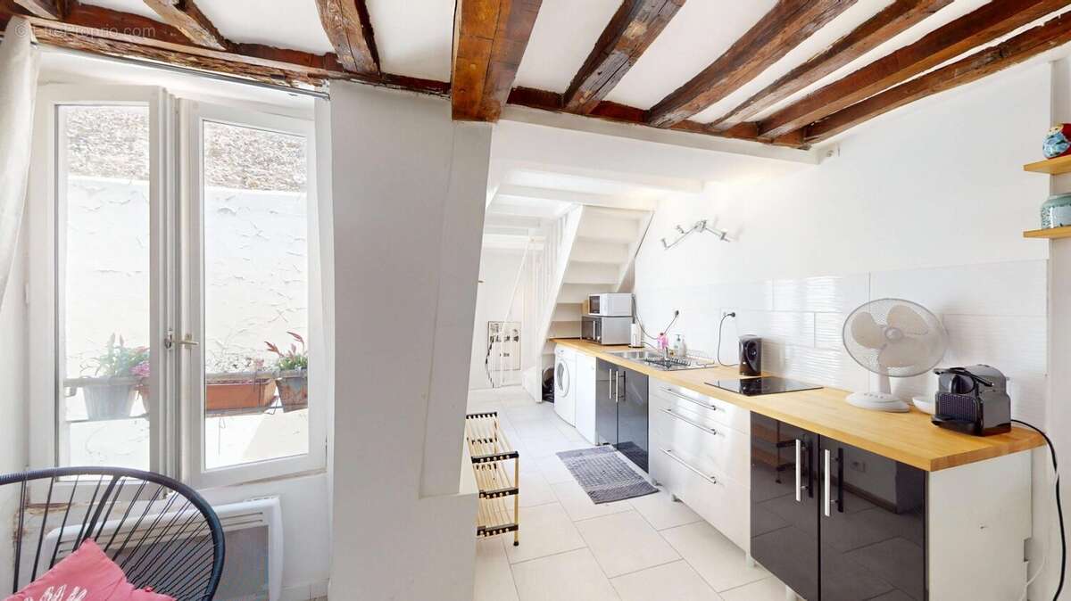 Appartement à PARIS-3E