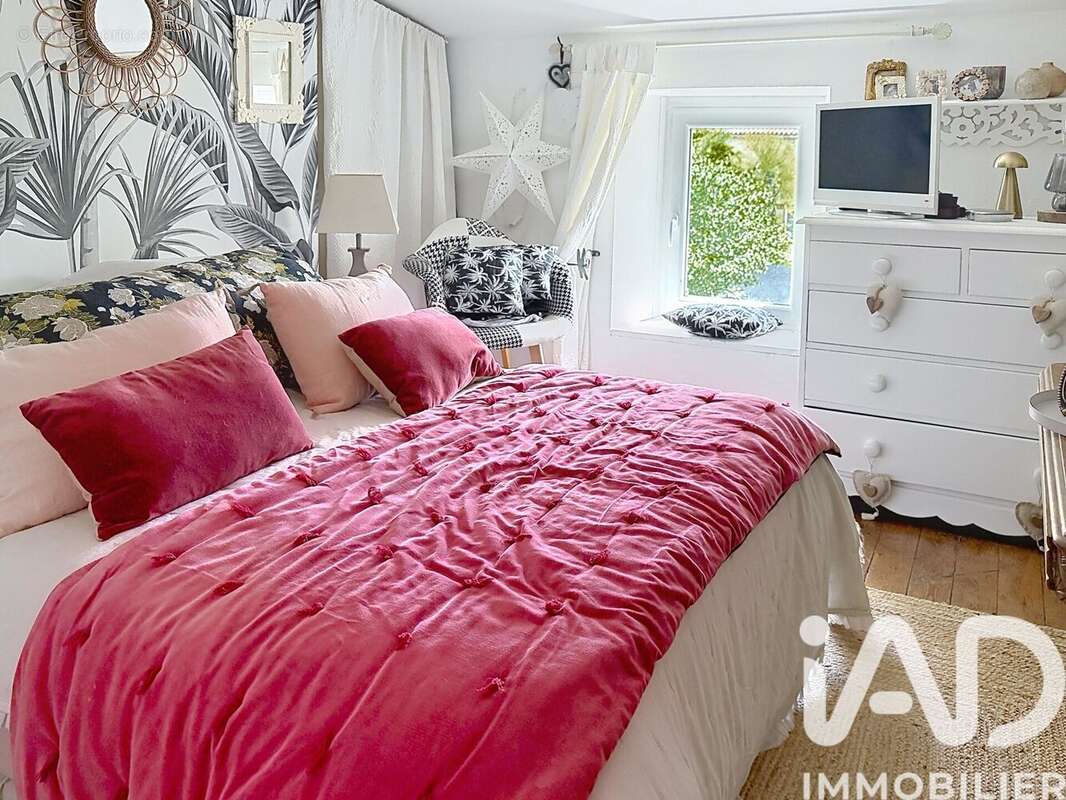 Maison 122 m² à Saint-Georges-De-Rex  - photo 5