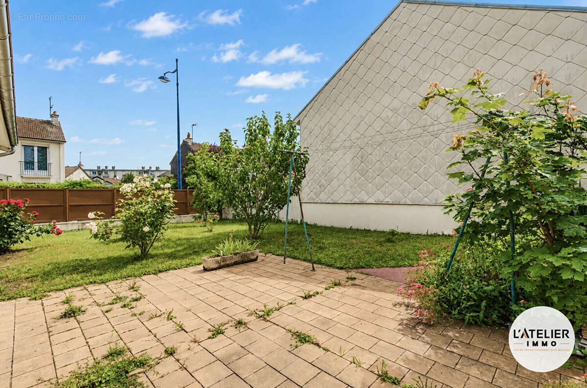 Maison de plain-pied avec double garage et jardin - photo 13
