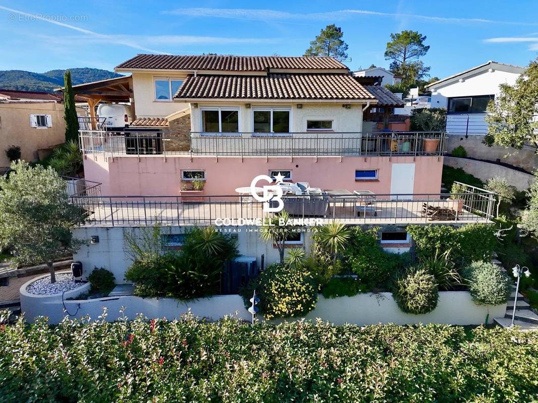 Maison à ROQUEBRUNE-SUR-ARGENS