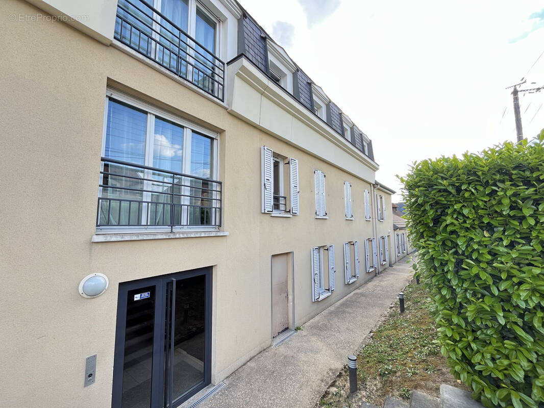 Appartement à SARTROUVILLE