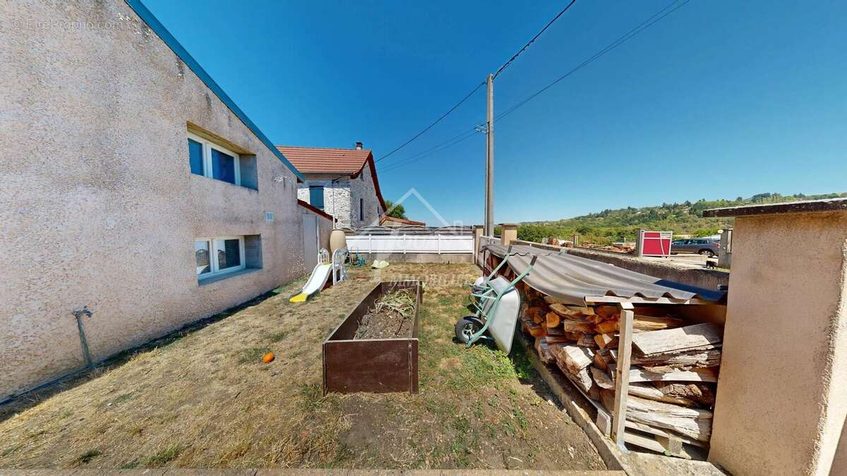 Exclusivite maison trois chambres et cour - photo 3