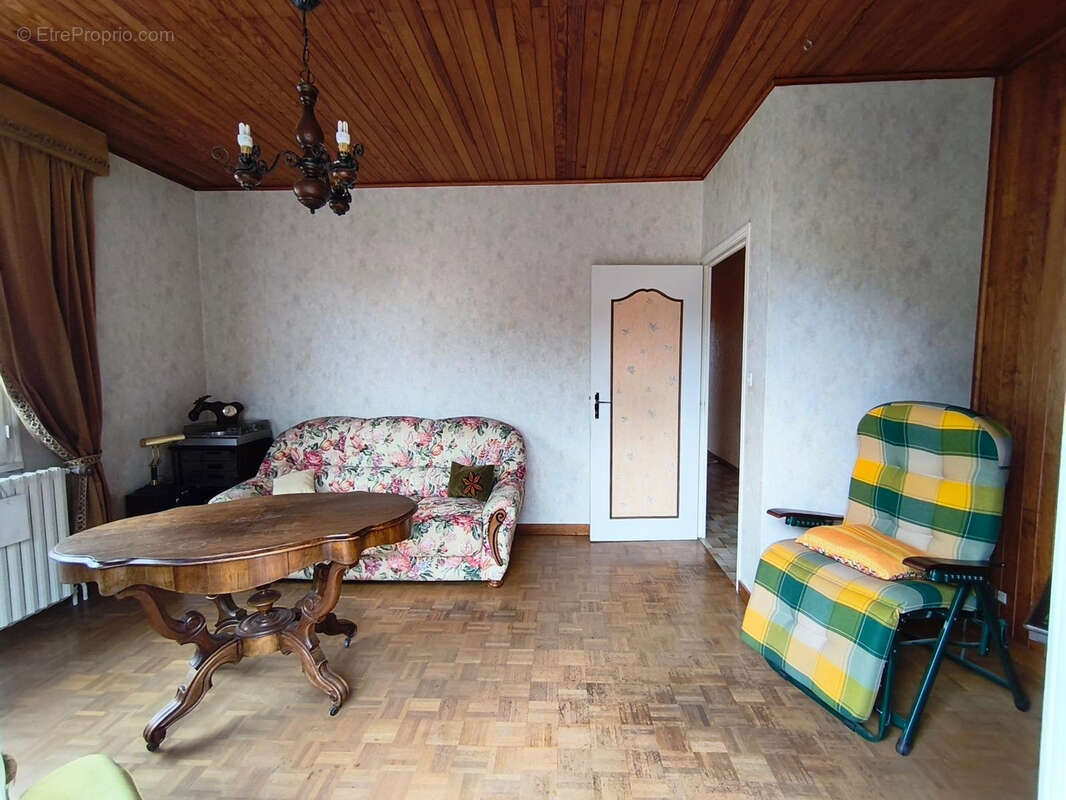 Maison familiale avec sous-sol complet et terrain clos - photo 4