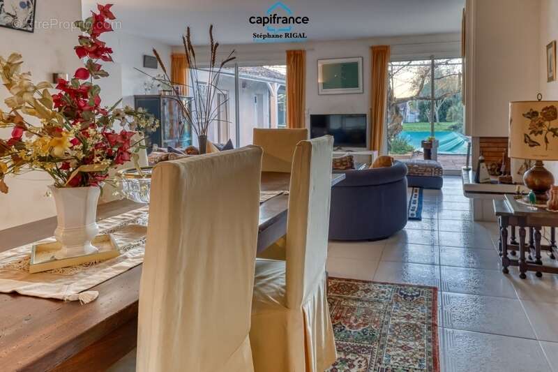 Maison à vendre 6 pièces  de 165m2 habitables sur terrain de 770m2 avec piscine et garage - photo 7