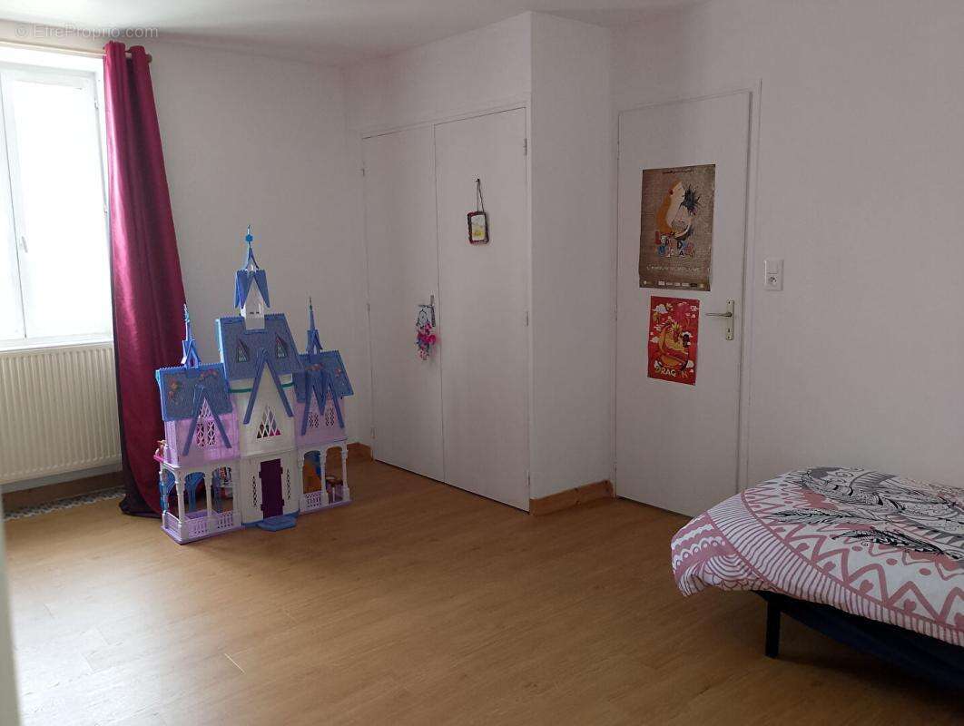 Maison à SAINT-YRIEIX-SUR-CHARENTE