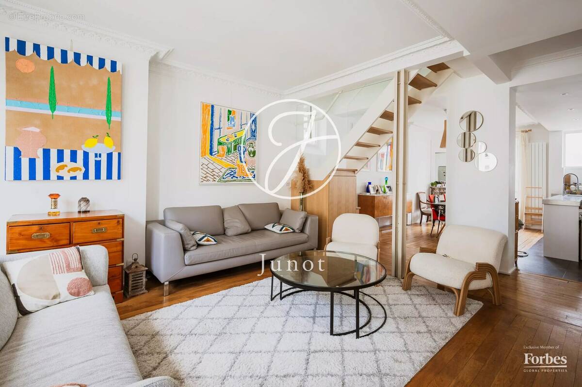 Appartement à PARIS-16E