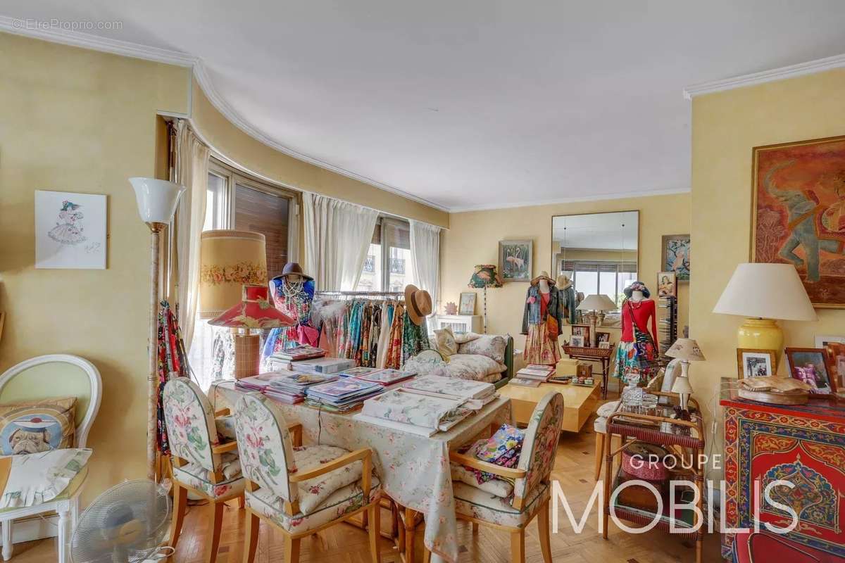 Appartement à PARIS-16E