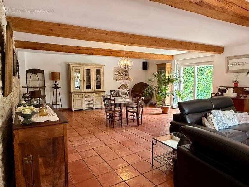 Maison de Maitre CARCASSONNE sur 233m2 habitables , 5 chambres, garage, piscine terrain 1100m2 - photo 16
