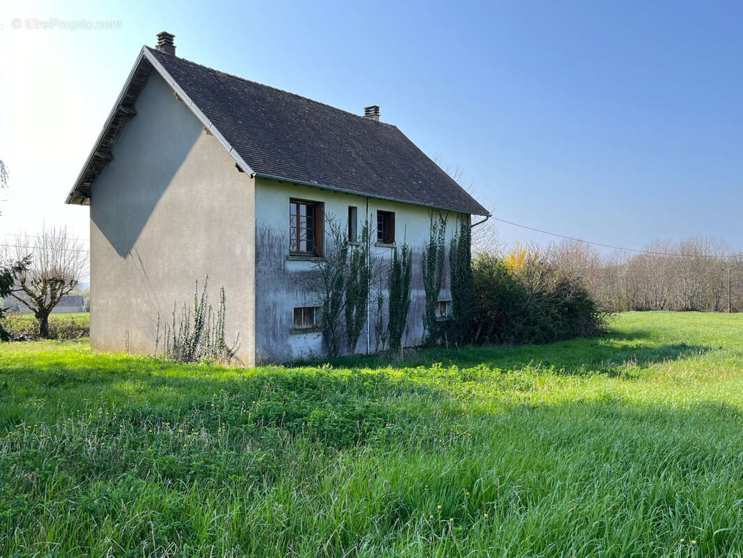 Maison à SAINT-PRIEST-LES-FOUGERES