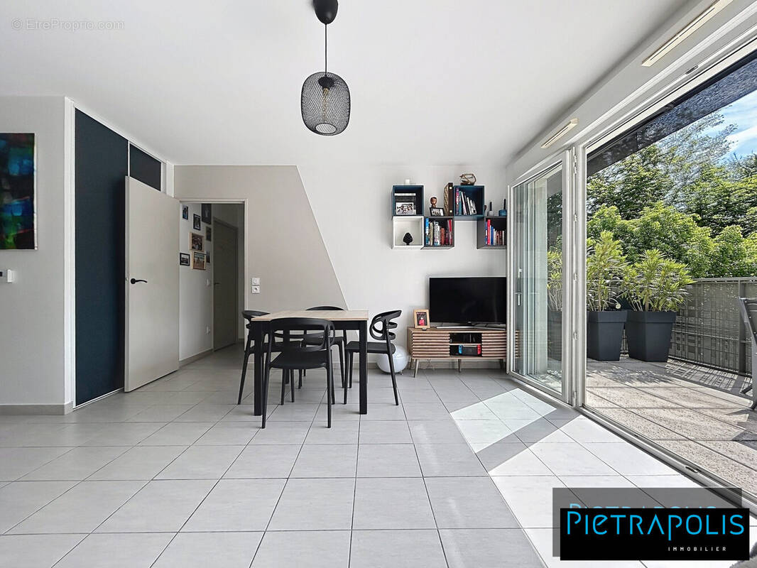 Appartement à MEYZIEU