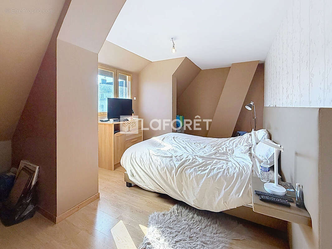 Maison à SAINT-ETIENNE-DU-ROUVRAY