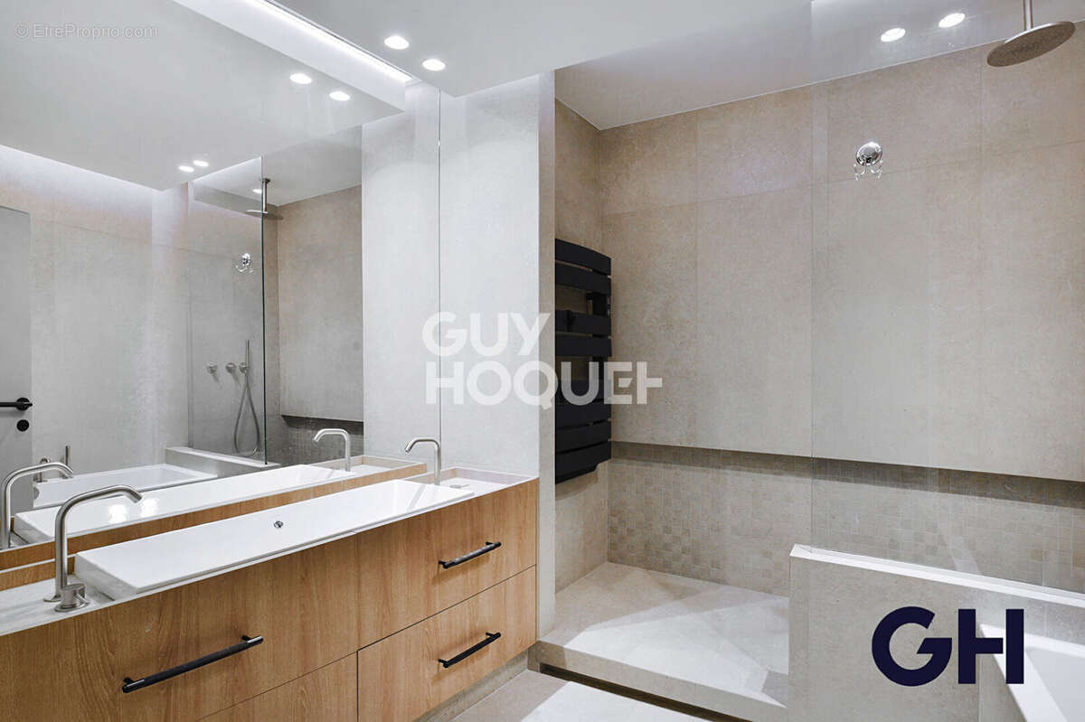 Appartement à LYON-6E