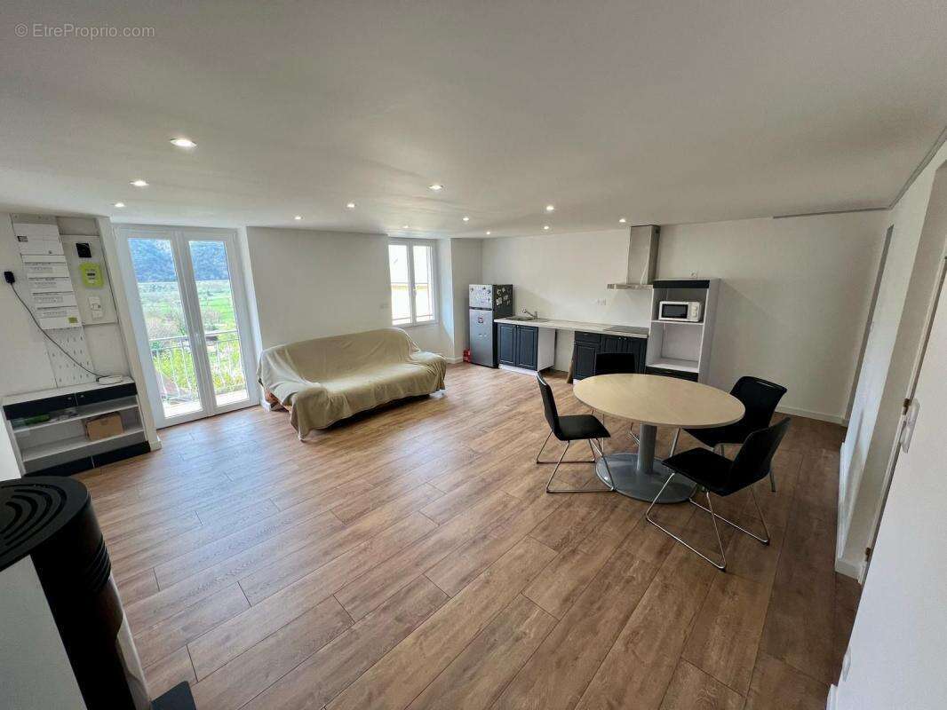 Maison à ESPINASSES