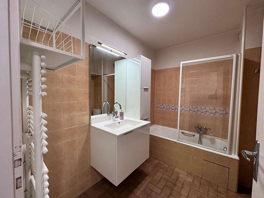 Appartement à COLLONGES-SOUS-SALEVE